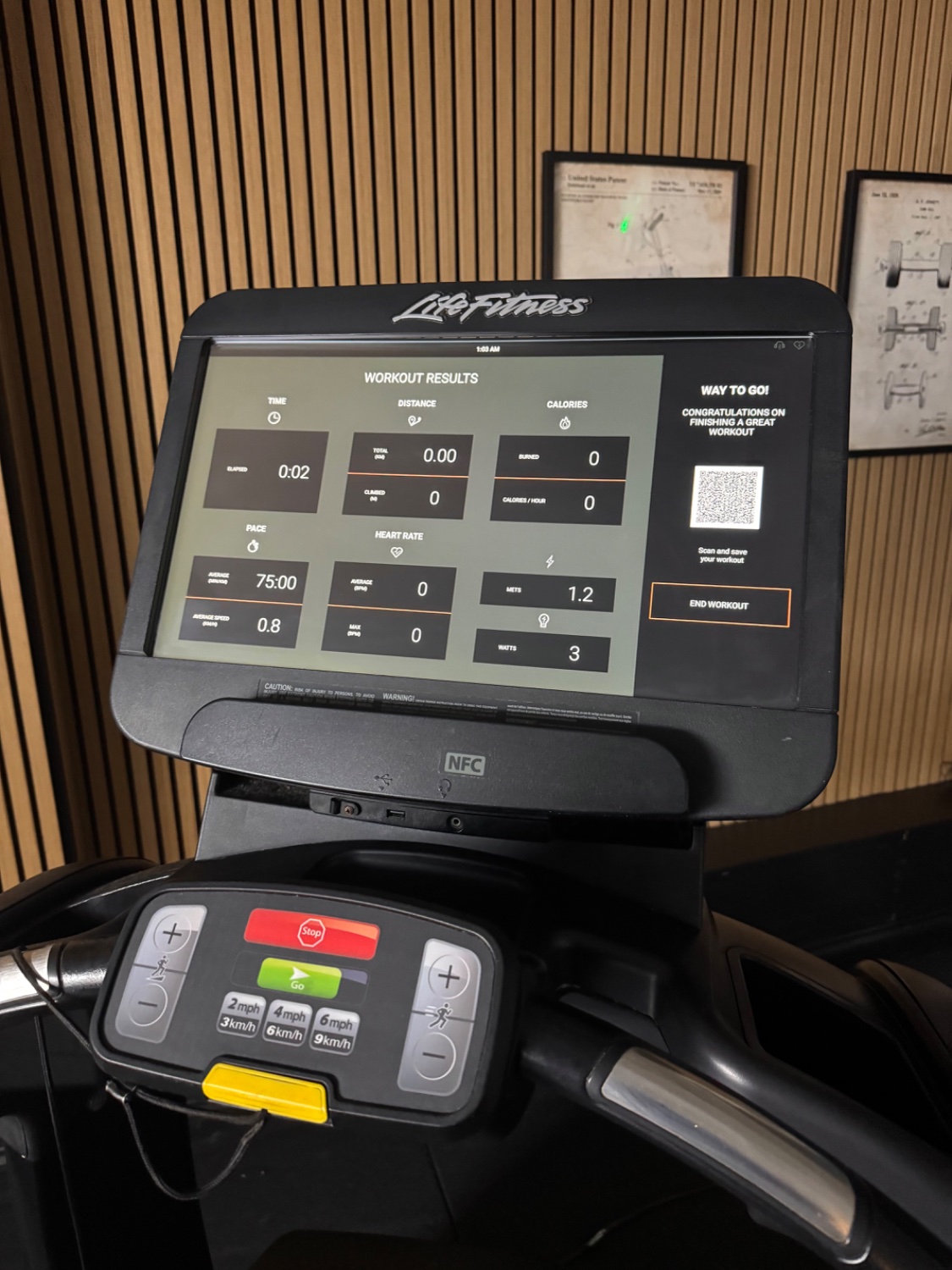 Life Fitness 95T Elevation Treadmill - SE3 HD - Black - Image 7