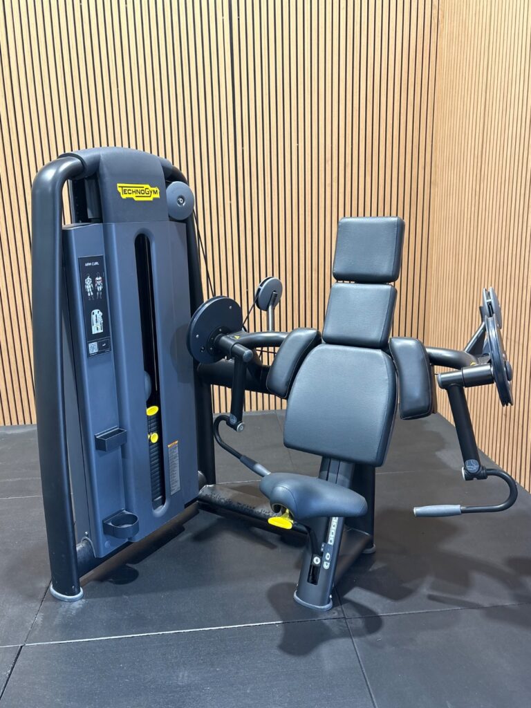 Technogym Selection Pro Arm Curl (ML92) Anthracite Black