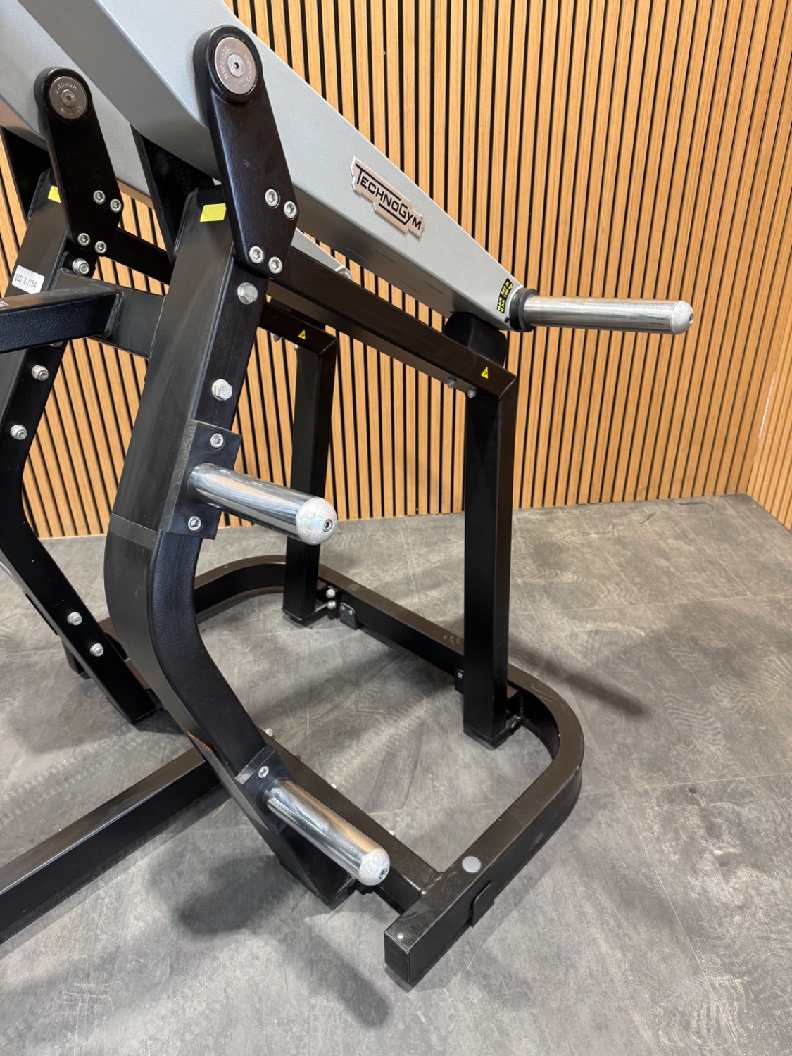 Technogym PURE STRENGTH Pulldown (MG2000) Black/Silver - Image 4