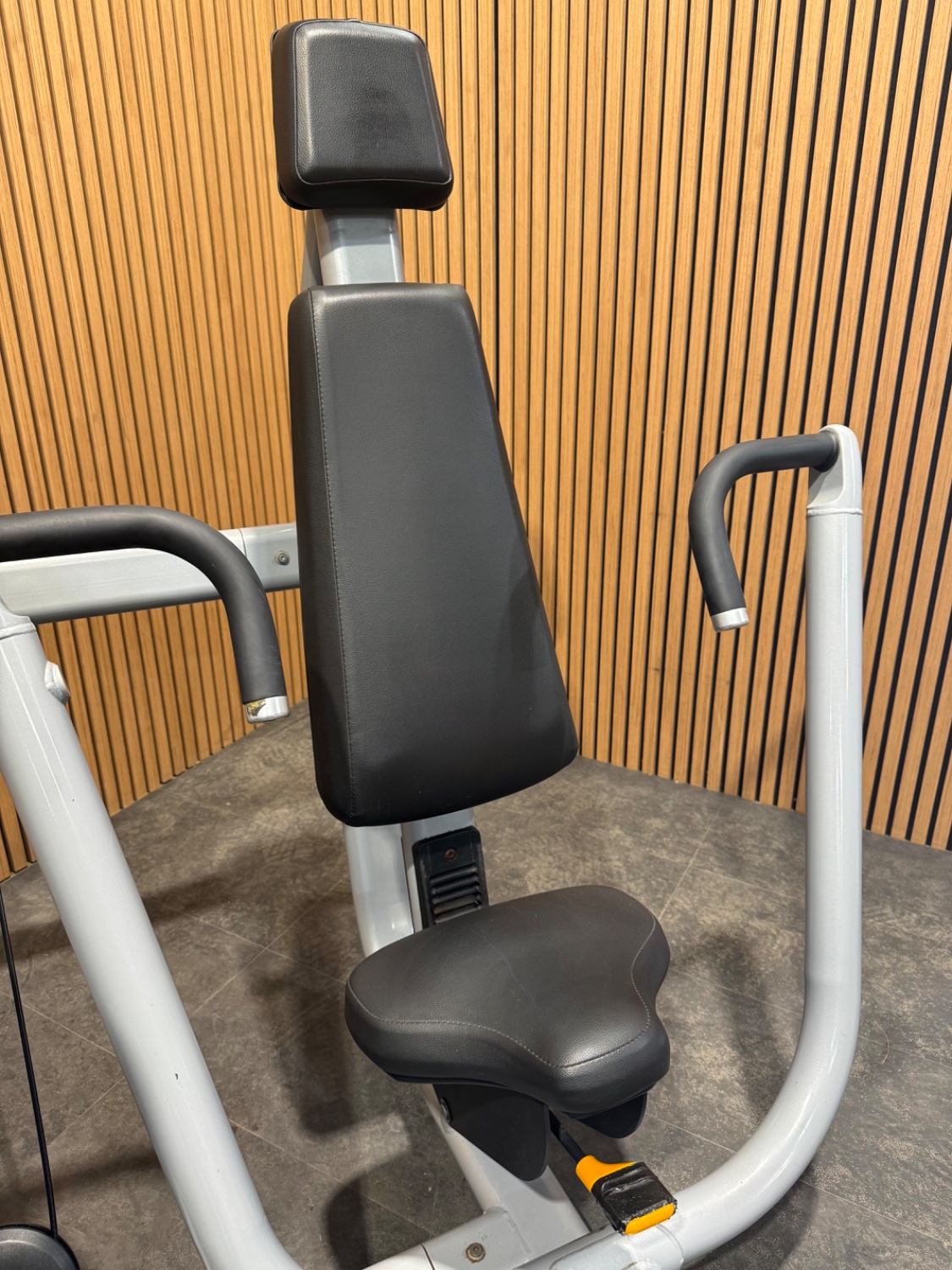 Precor Discovery Chest Press - Image 5