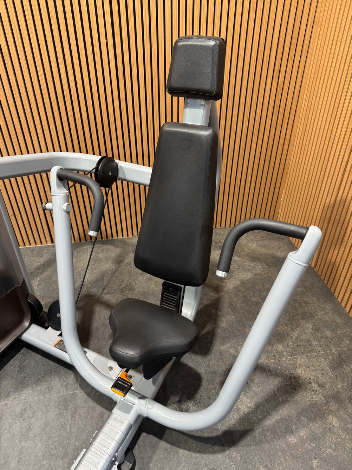 Precor Discovery Chest Press - Image 4