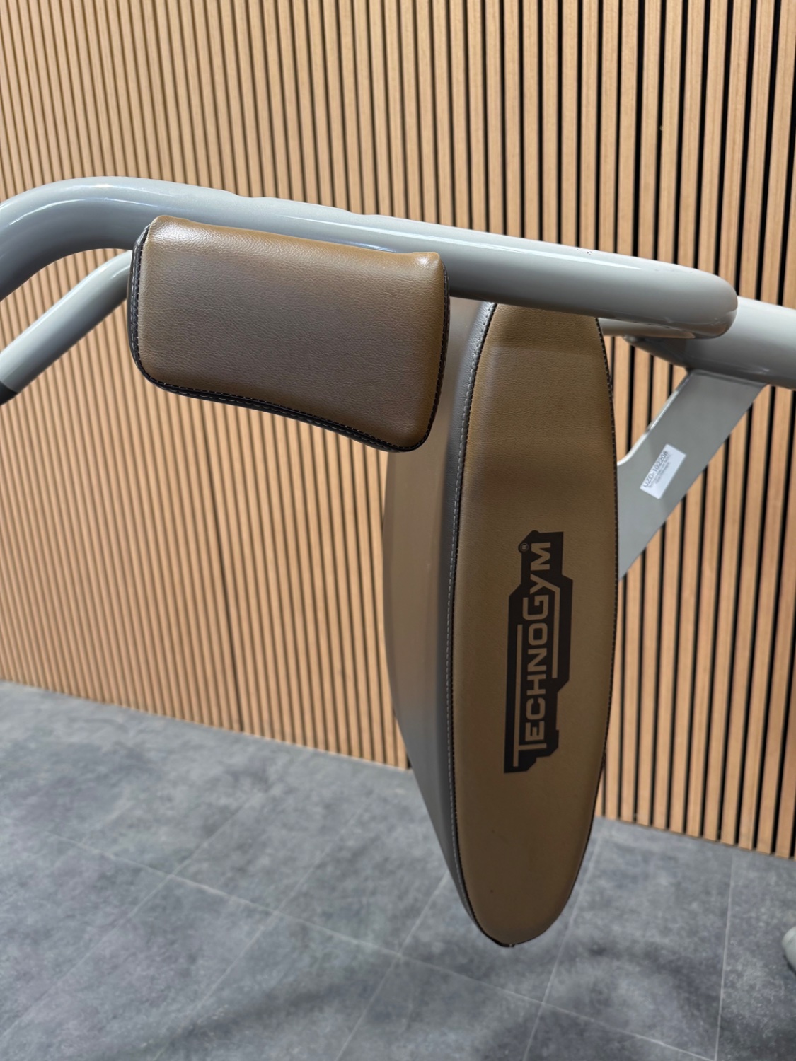 Technogym Easy Line (MC01) Squat Champagne - Image 4