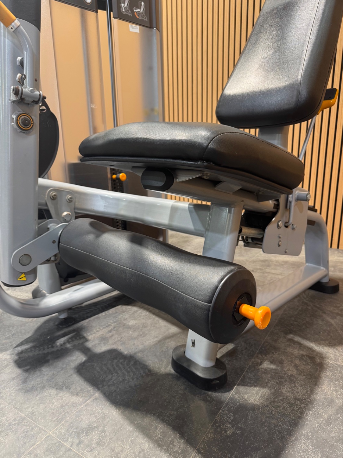 Precor Discovery Leg Extension - Image 4