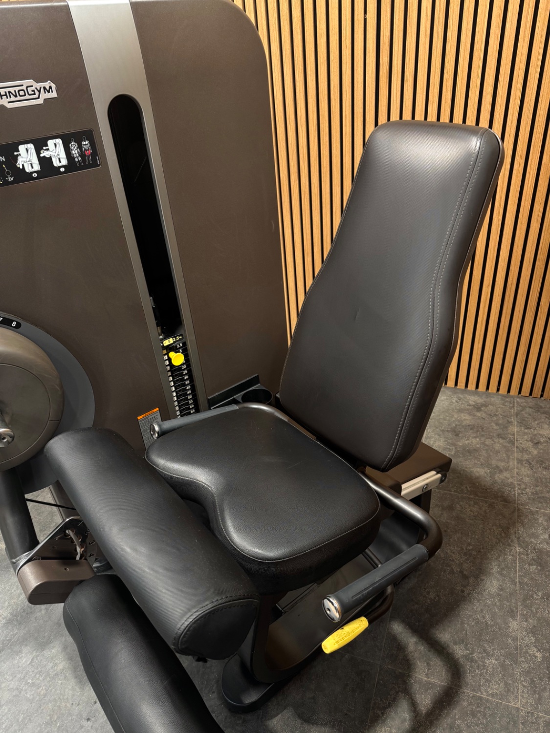 Technogym Artis Leg Extension (MK91) Carbon Grey - Image 4