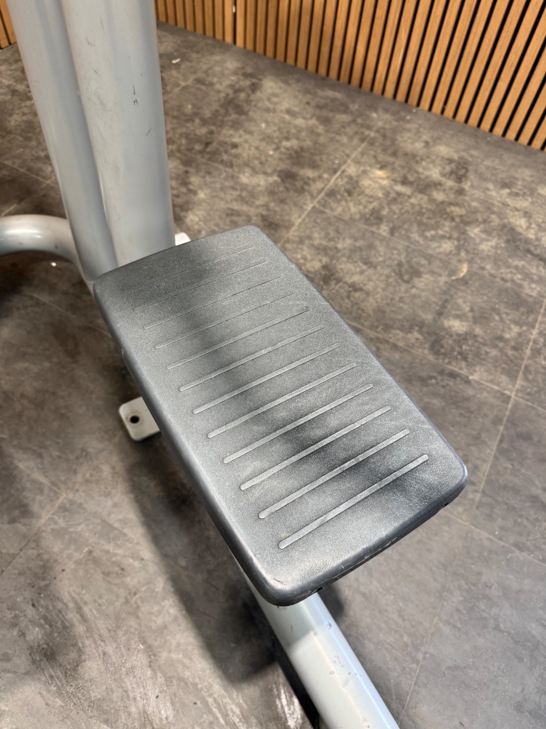 Technogym Element Chin Up Leg Raise (PA12) Anthracite Black - Image 6