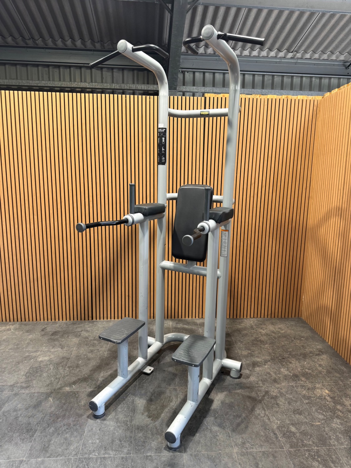 Technogym Element Chin Up Leg Raise (PA12) Anthracite Black - Image 2