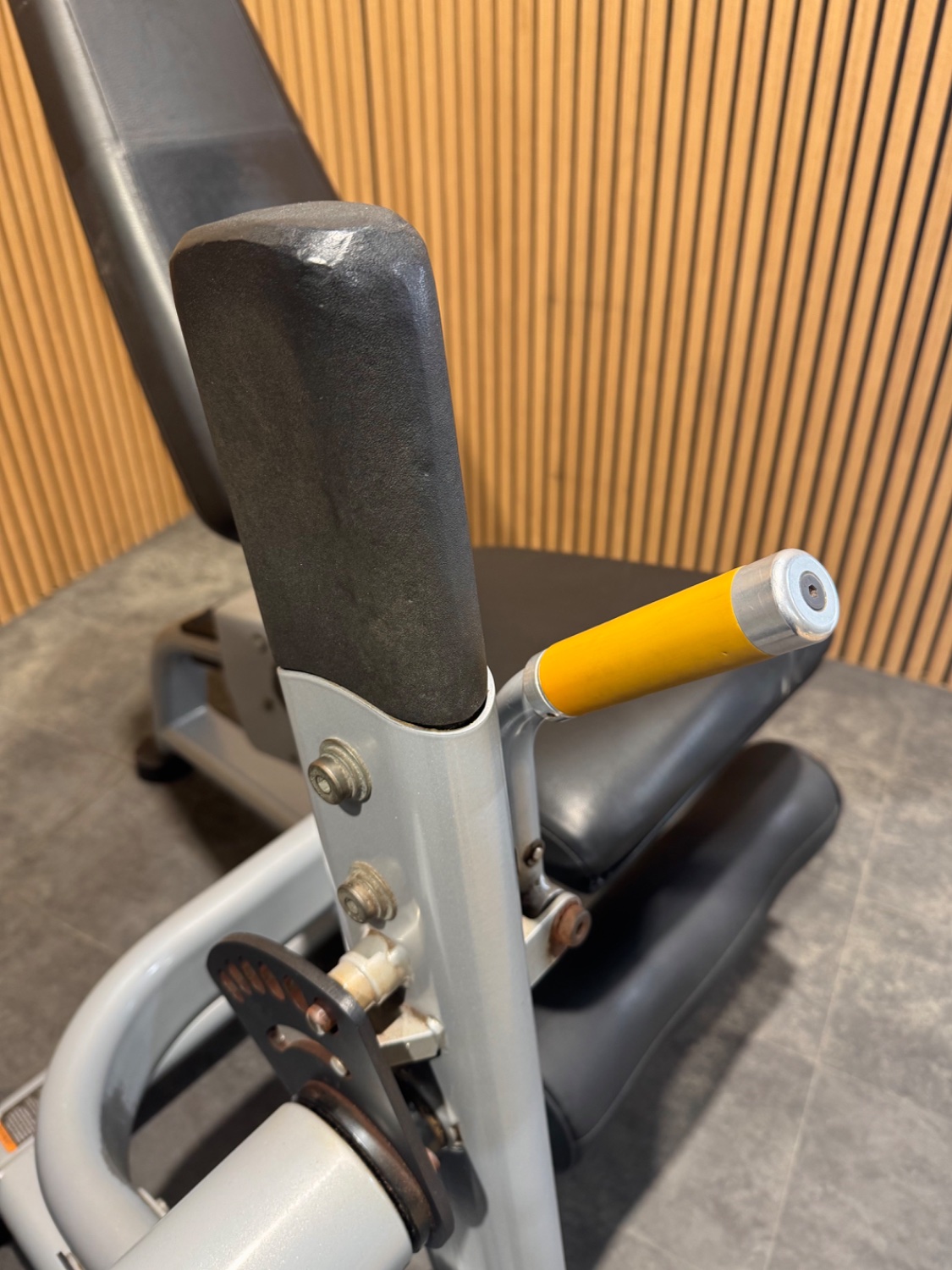 Precor Discovery Leg Extension - Image 8