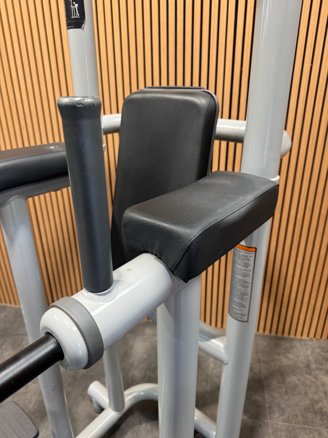Technogym Element Chin Up Leg Raise (PA12) Anthracite Black - Image 4