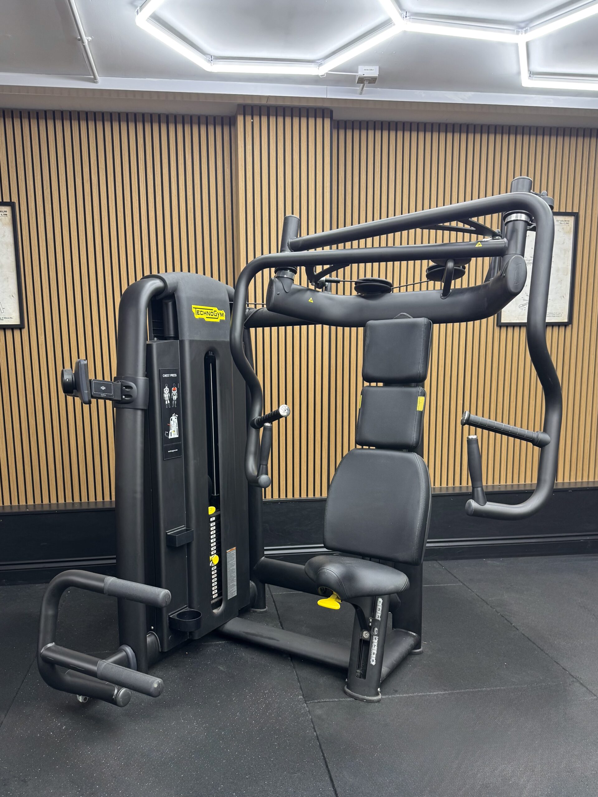Technogym Selection 900 Chest Press Unity Mini (MNFP) Meteor Black - Image 2