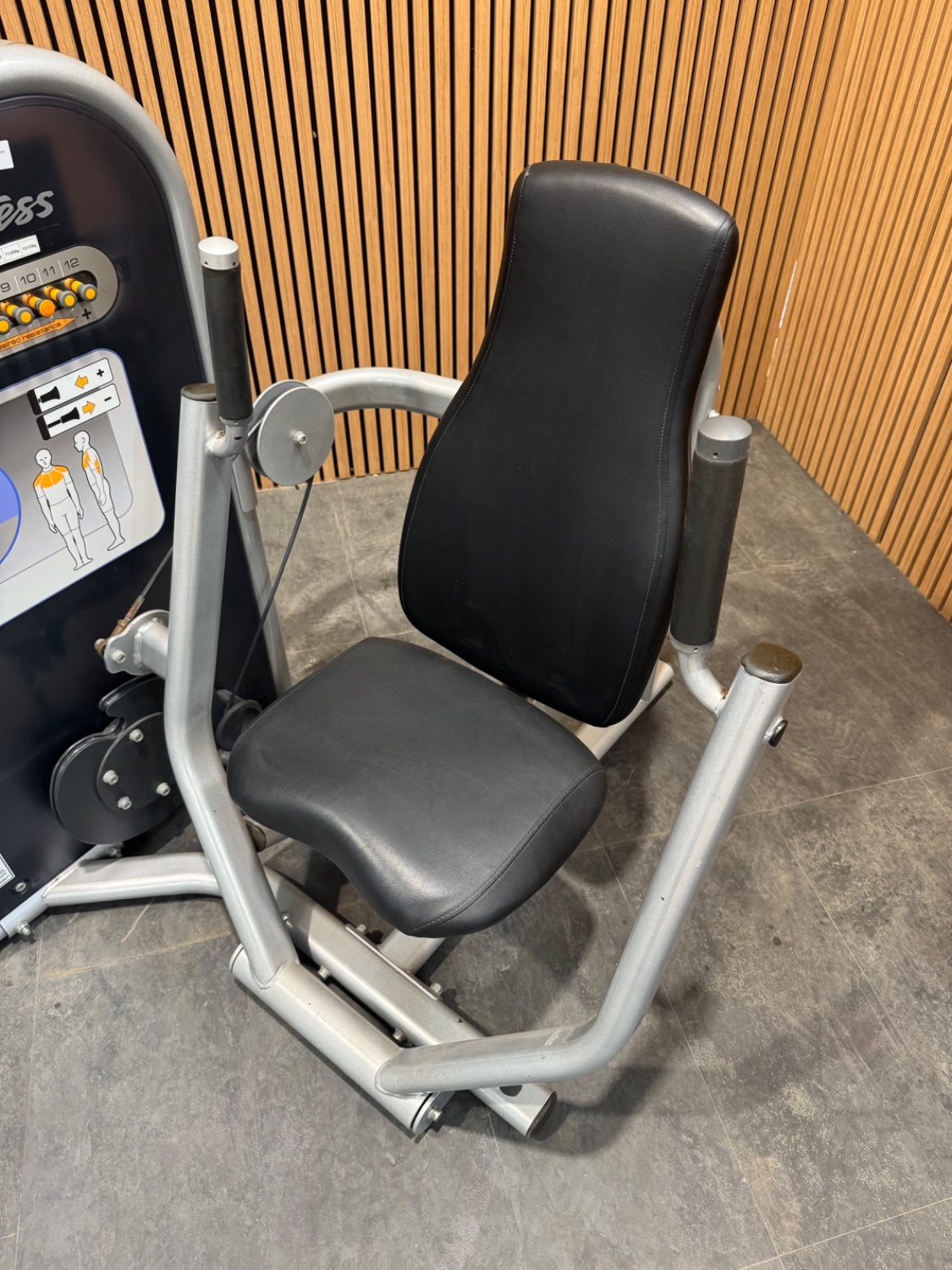 Life Fitness Circuit Series Chest Press - Image 4