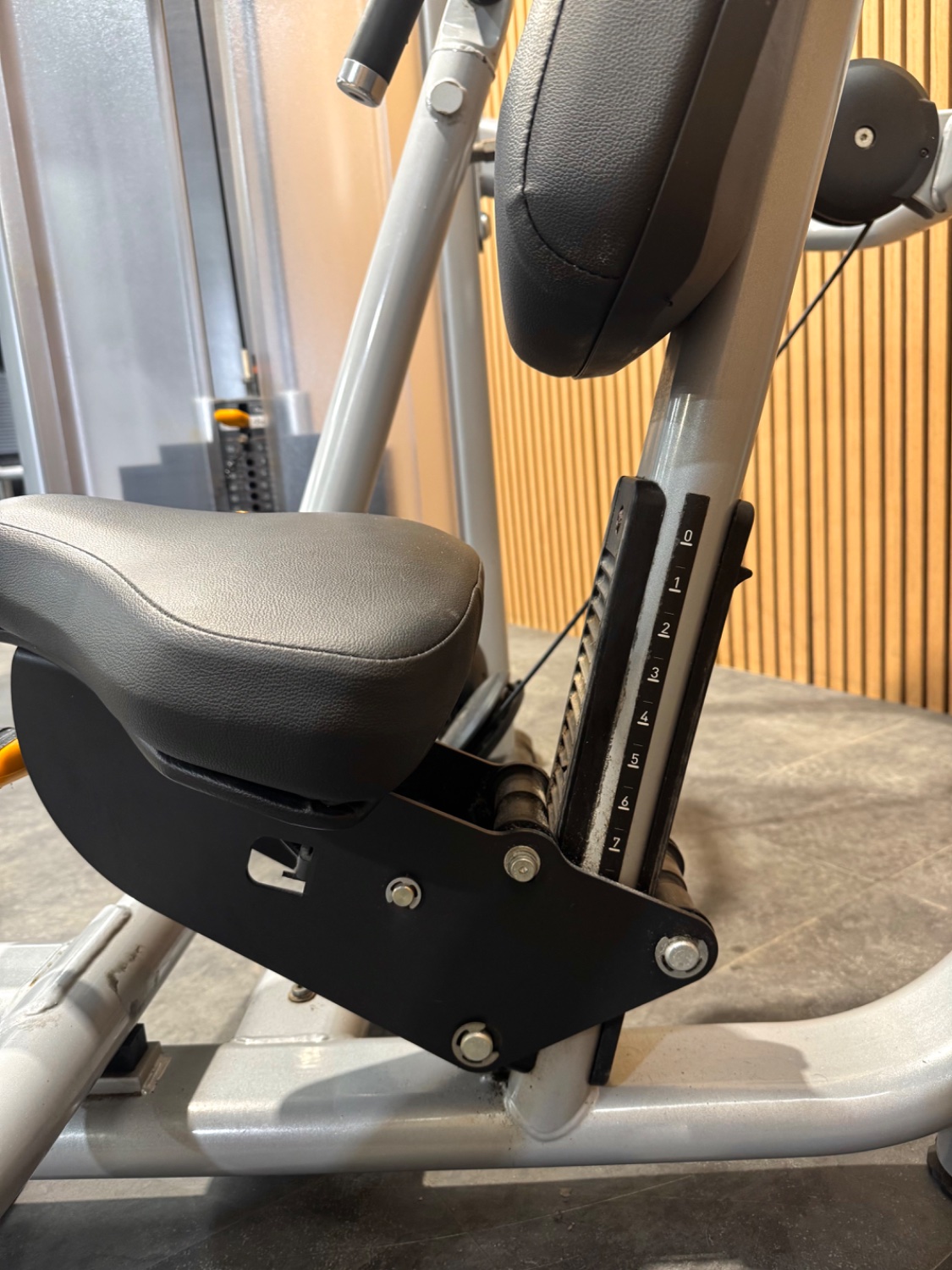 Precor Discovery Chest Press - Image 8