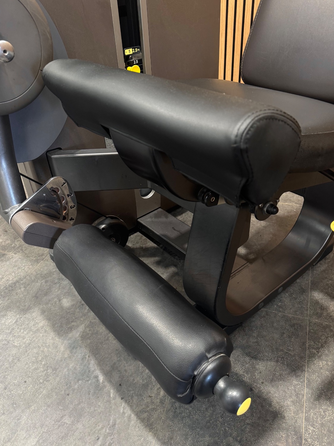 Technogym Artis Leg Extension (MK91) Carbon Grey - Image 5