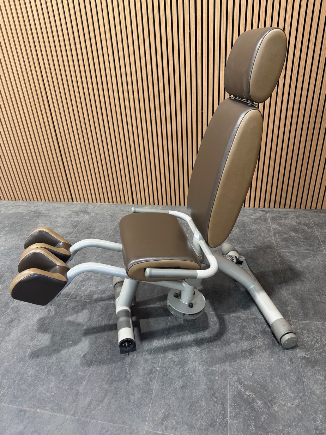 Technogym Easy Line (MC05) Abductor/Adductor Champagne - Image 3