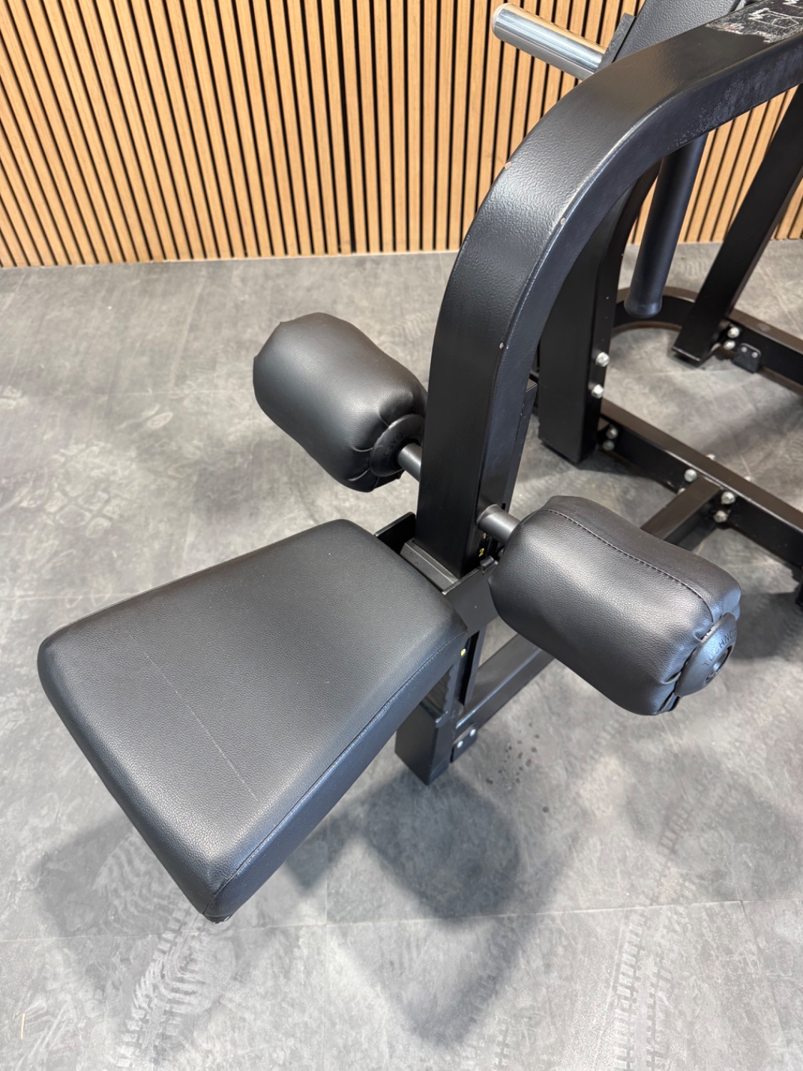 Technogym PURE STRENGTH Pulldown (MG2000) Black/Silver - Image 2