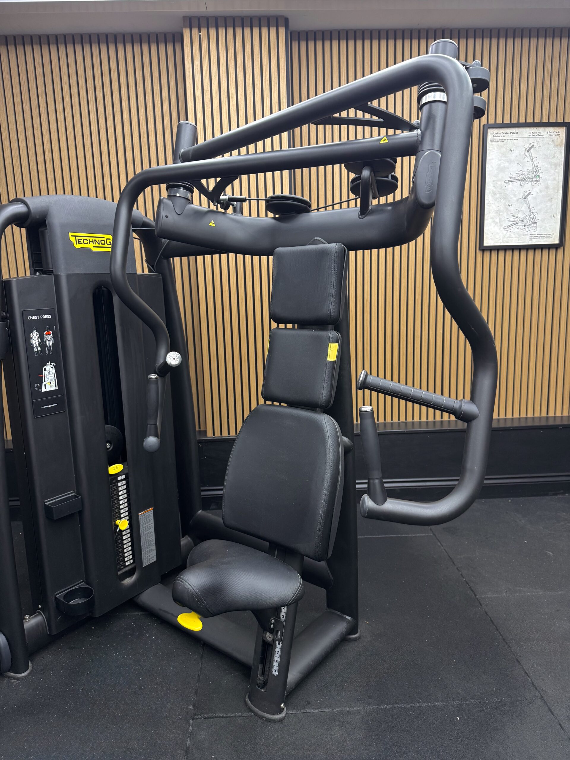 Technogym Selection 900 Chest Press Unity Mini (MNFP) Meteor Black - Image 3