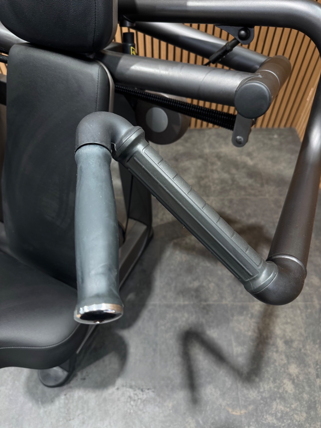 Technogym Artis Shoulder Press (MK69) Carbon Grey - Image 4