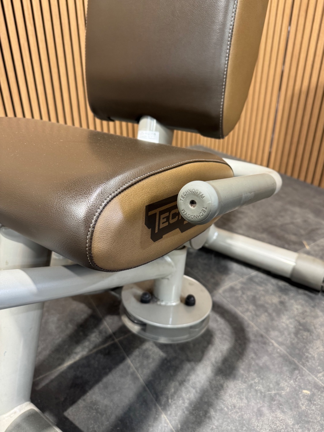 Technogym Easy Line (MC05) Abductor/Adductor Champagne - Image 5