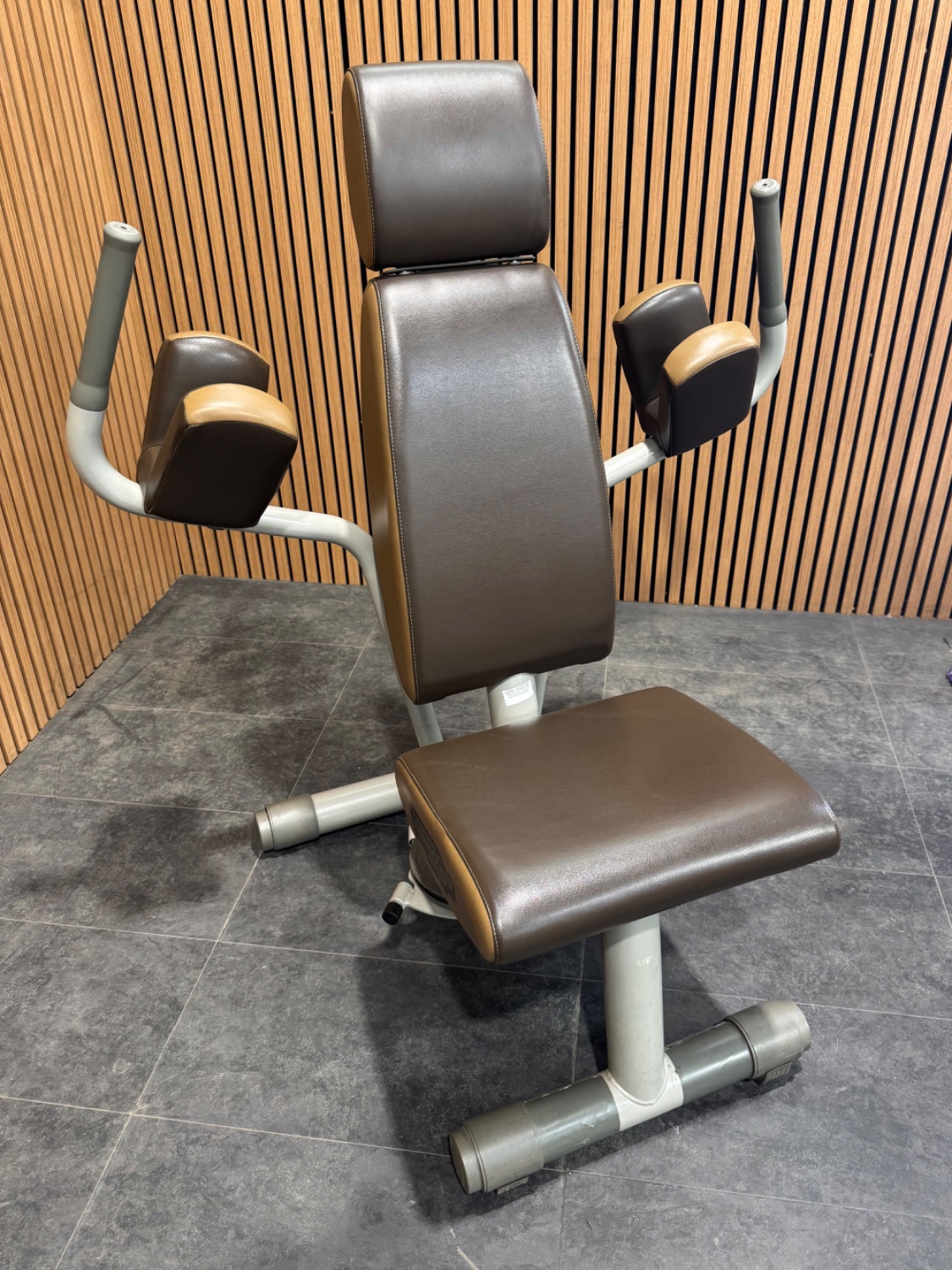 Technogym Easy Line (MC70) Pec Deck/Fly Champagne - Image 3