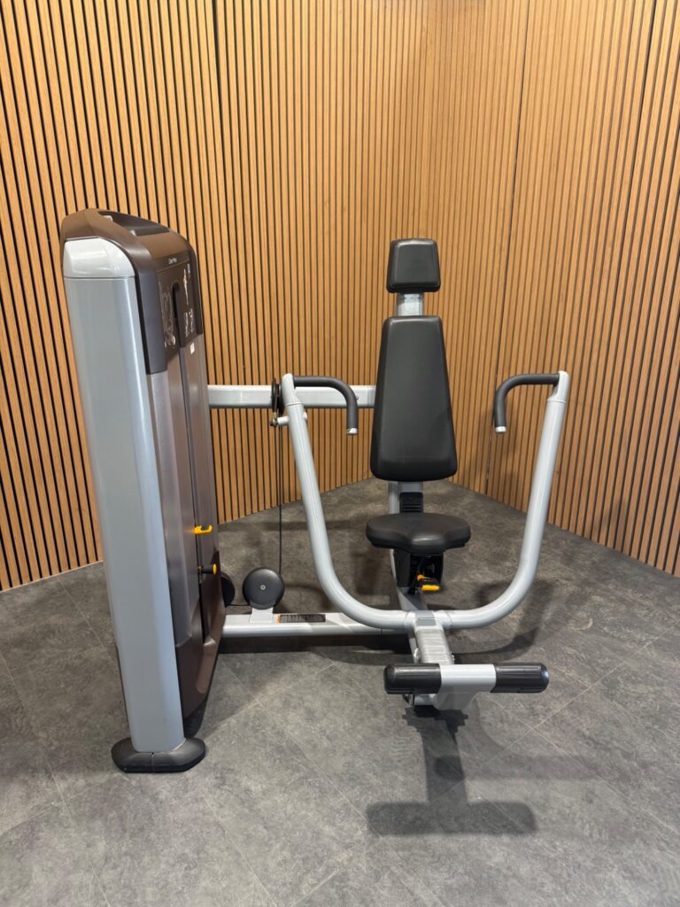 Precor Discovery Chest Press