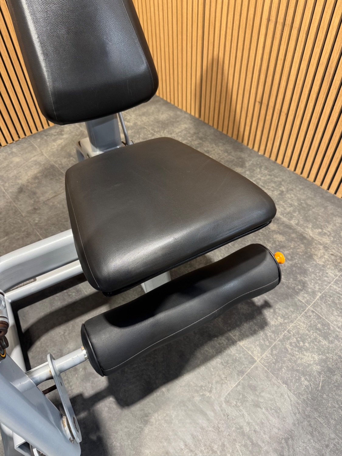 Precor Discovery Leg Extension - Image 6