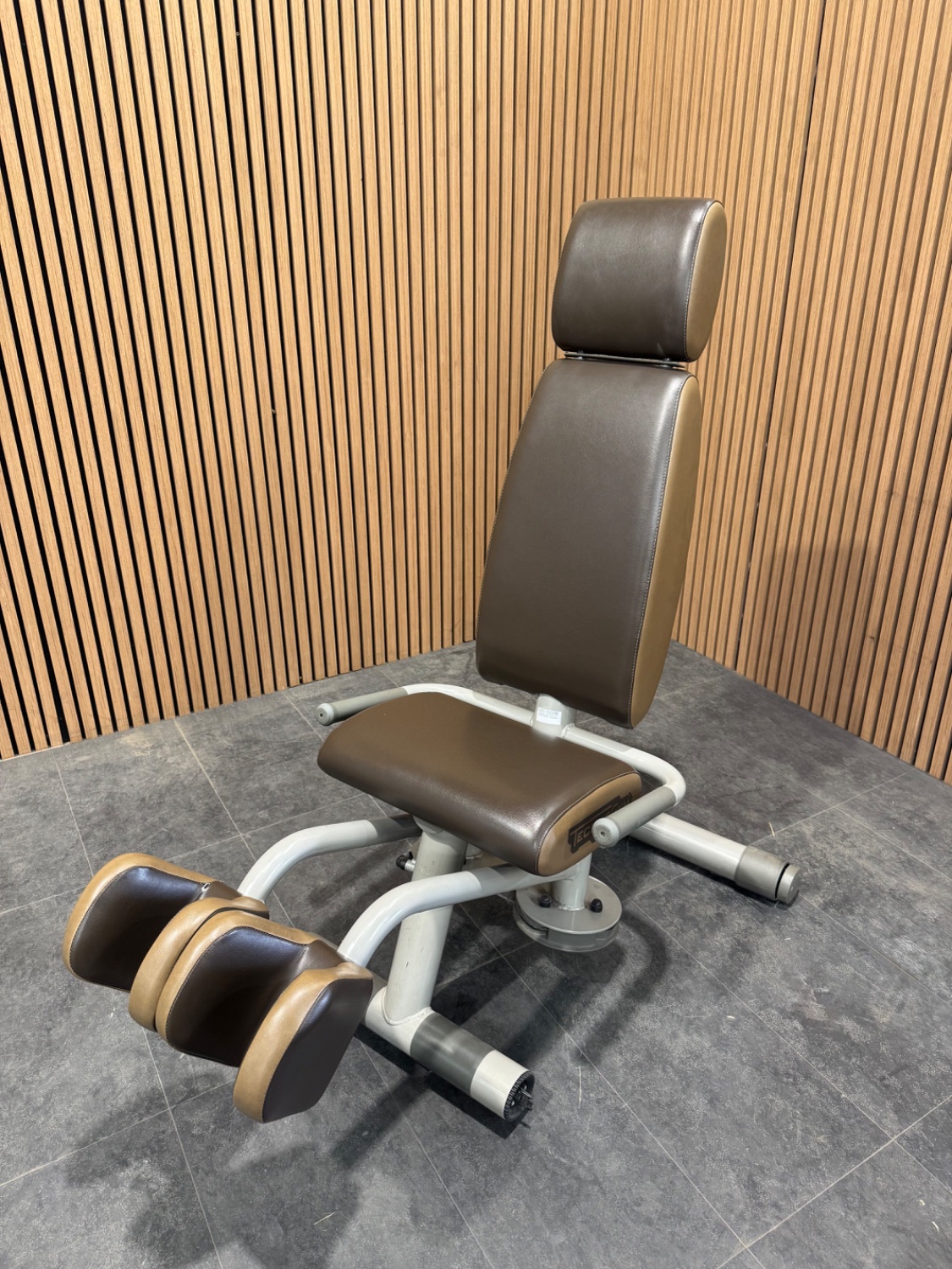 Technogym Easy Line (MC05) Abductor/Adductor Champagne