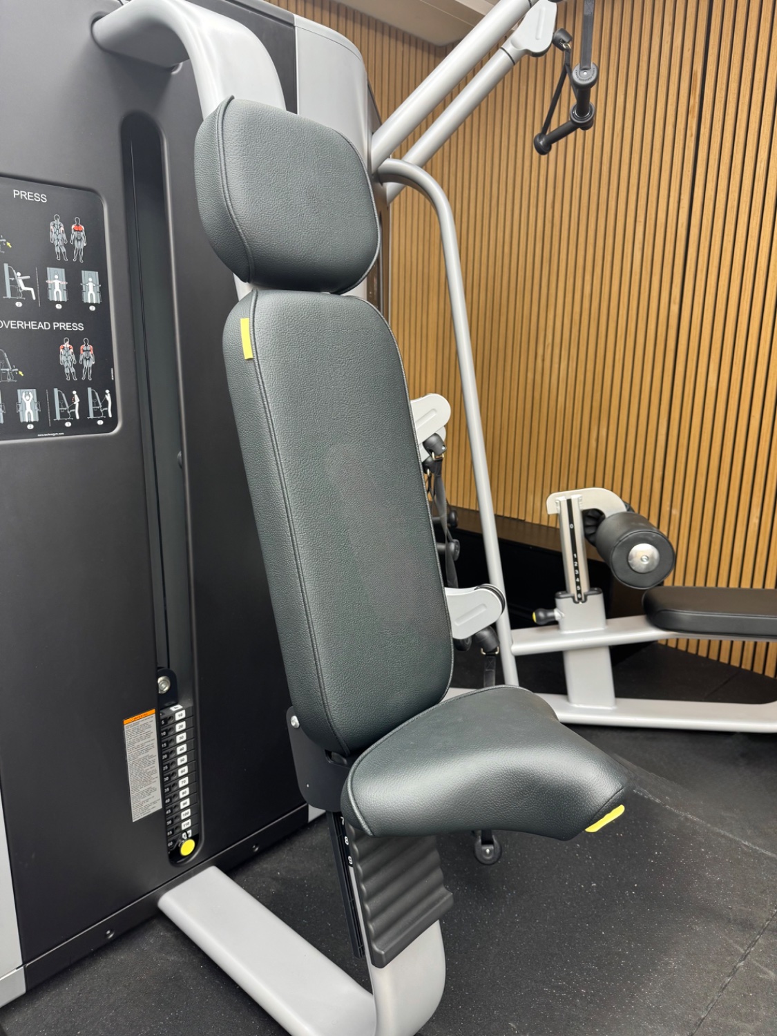 Technogym Plurima (MF30) Wall Core/Leg Extension and Press/Overhead Press and High/Low Pull Silver - Image 3
