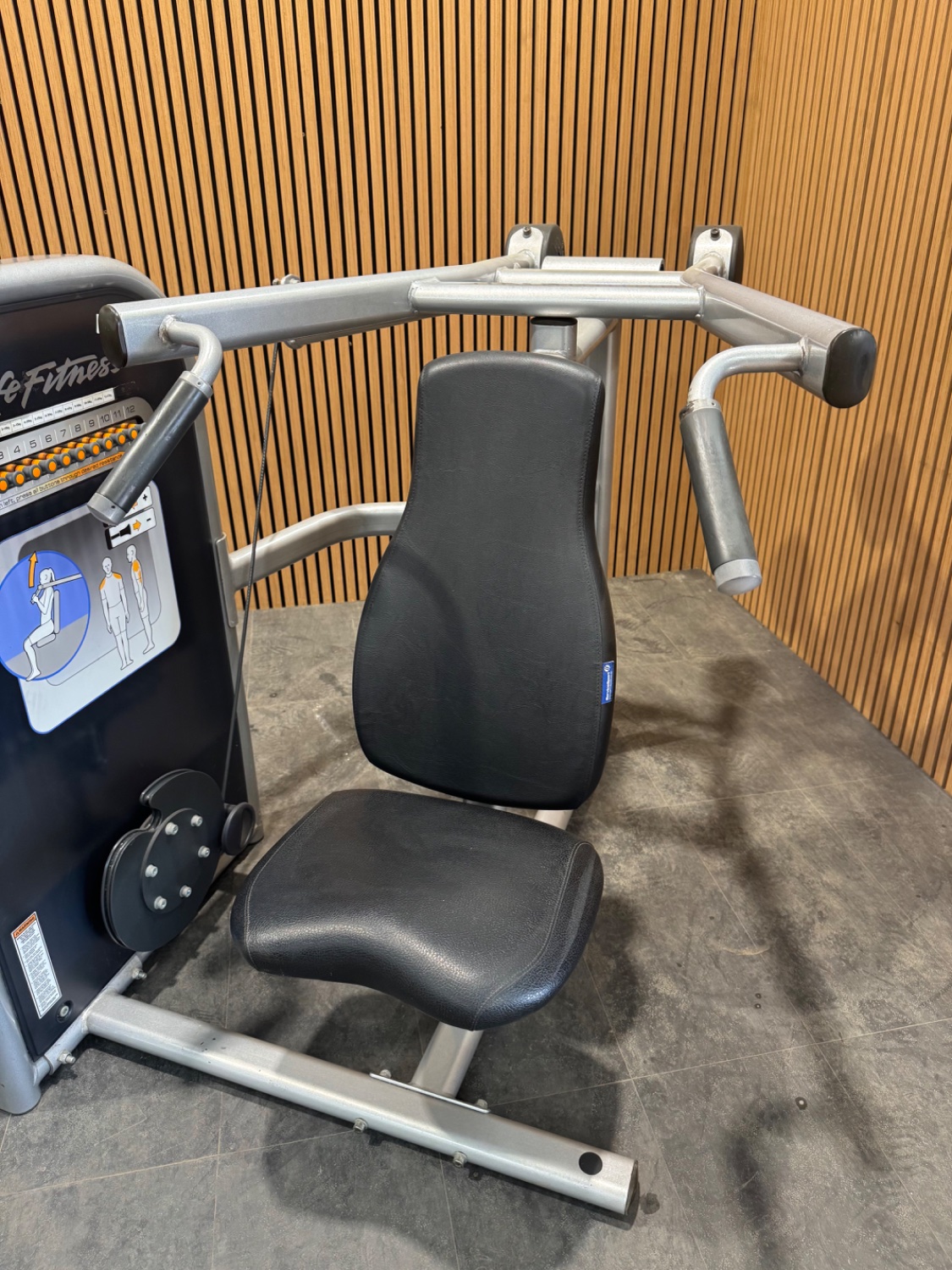 Life Fitness Circuit Series Shoulder Press - Image 2