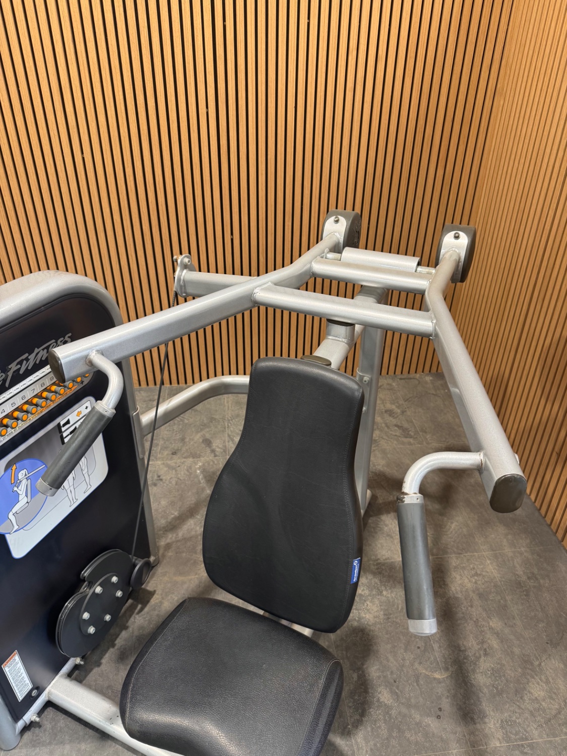 Life Fitness Circuit Series Shoulder Press - Image 4