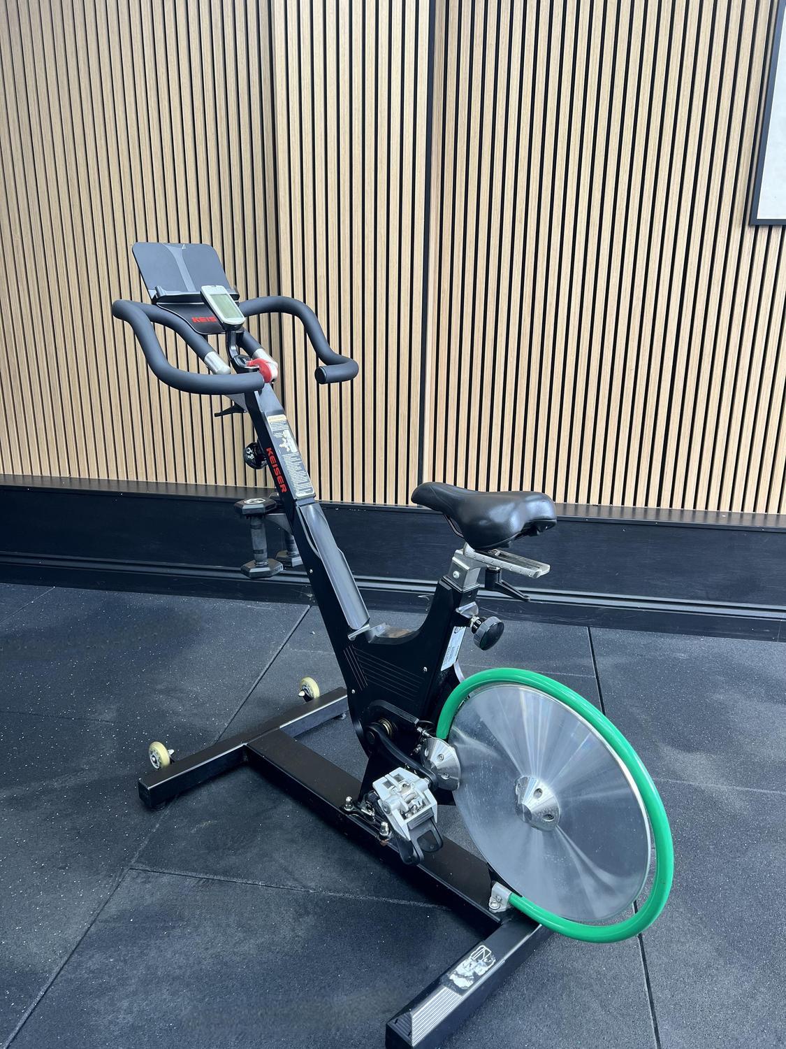 Keiser M3i - Black / Green with 2 x 1KG Dumbbells - Image 4