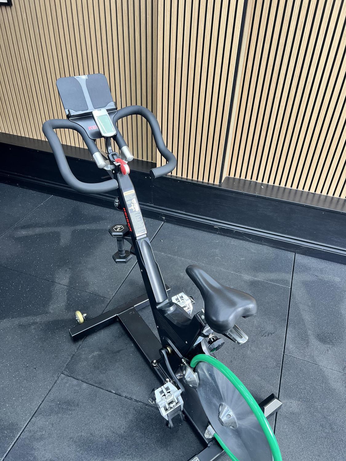 Keiser M3i - Black / Green with 2 x 1KG Dumbbells - Image 6