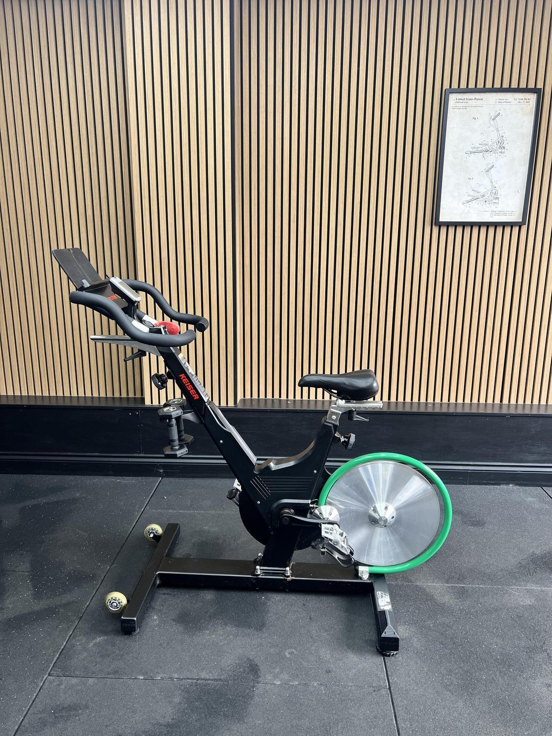 Keiser M3i - Black / Green with 2 x 1KG Dumbbells - Image 5