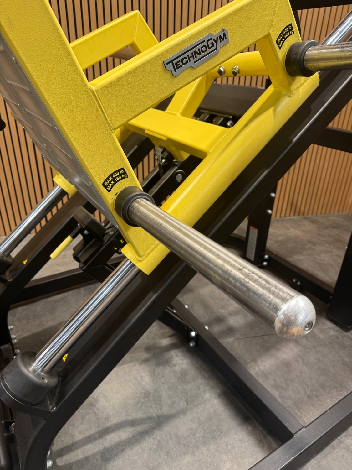 Technogym PURE STRENGTH Linear Leg Press (MG7500) Black/Yellow - Image 4