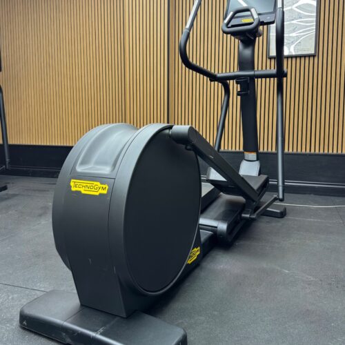 Technogym Excite SYNCHRO LIVE 7000 16" Adjustable Ramp (DFHU3Q4) Diamond Black