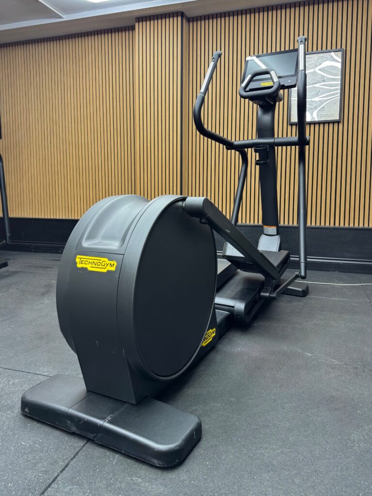 Technogym Excite SYNCHRO LIVE 7000 16" Adjustable Ramp (DFHU3Q4) Diamond Black