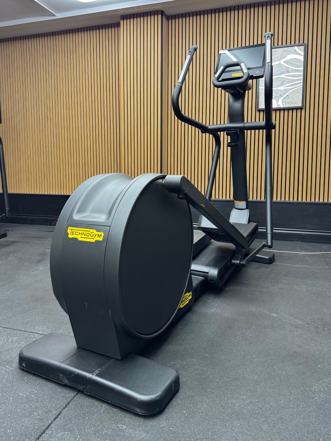 Technogym Excite SYNCHRO LIVE 7000 16" Adjustable Ramp (DFHU3Q4) Diamond Black