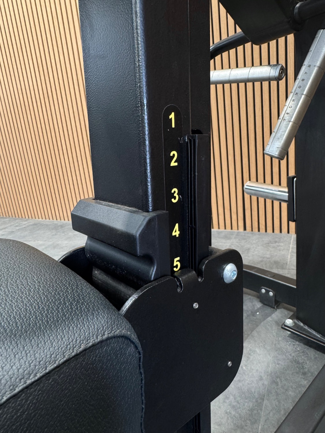 Technogym PURE STRENGTH Low Row (MG2500) Black/Black - Image 5