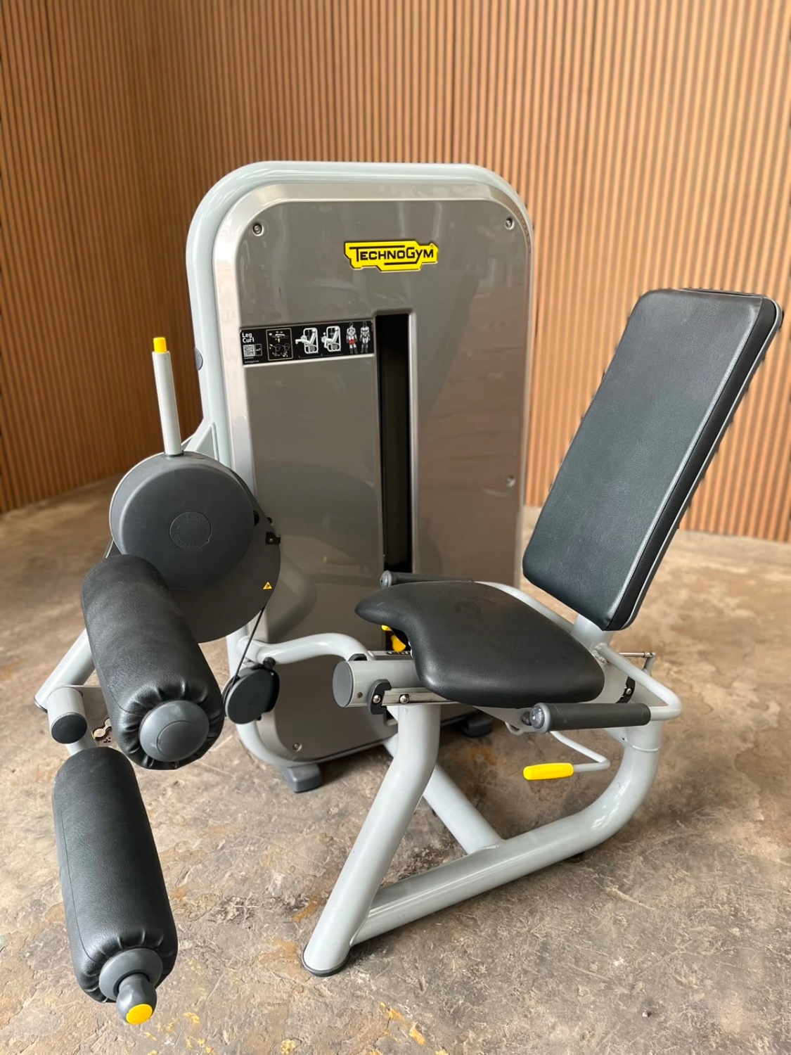 Technogym Element+ IFI Leg Curl (CB35) Silver Grey