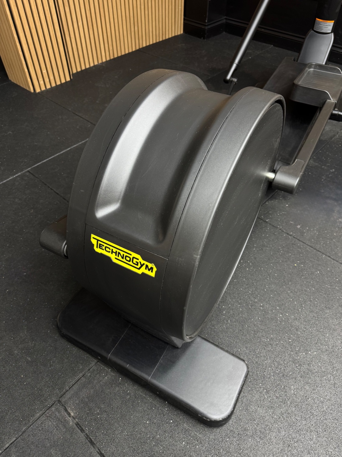 Technogym Excite SYNCHRO LIVE 9000 16" Adjustable Ramp (DFHU3Q5) Diamond Black - Image 3