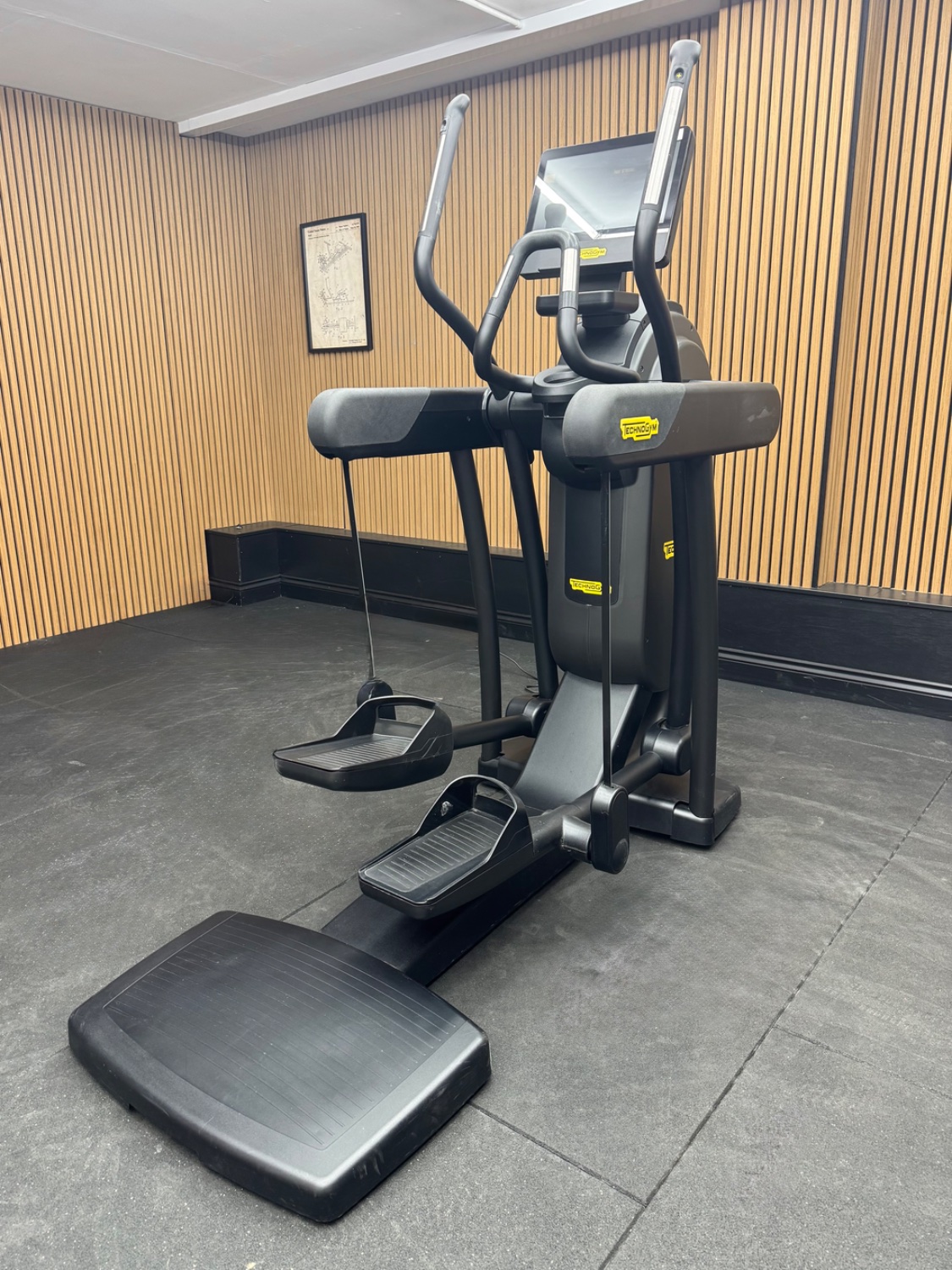Technogym Excite VARIO LIVE 7000 16" (DFFU3Q4) Diamond Black - Image 2