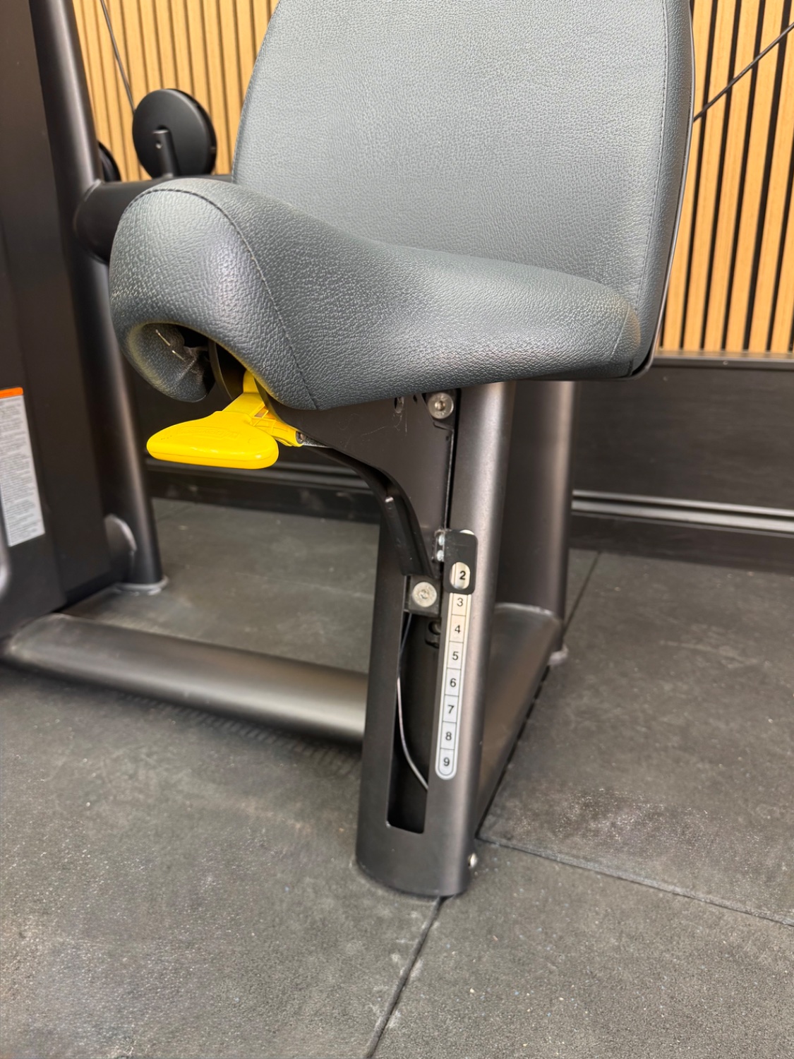 Technogym Selection 900 Vertical Traction Unity Mini (MNGP) Meteor Black - Image 4