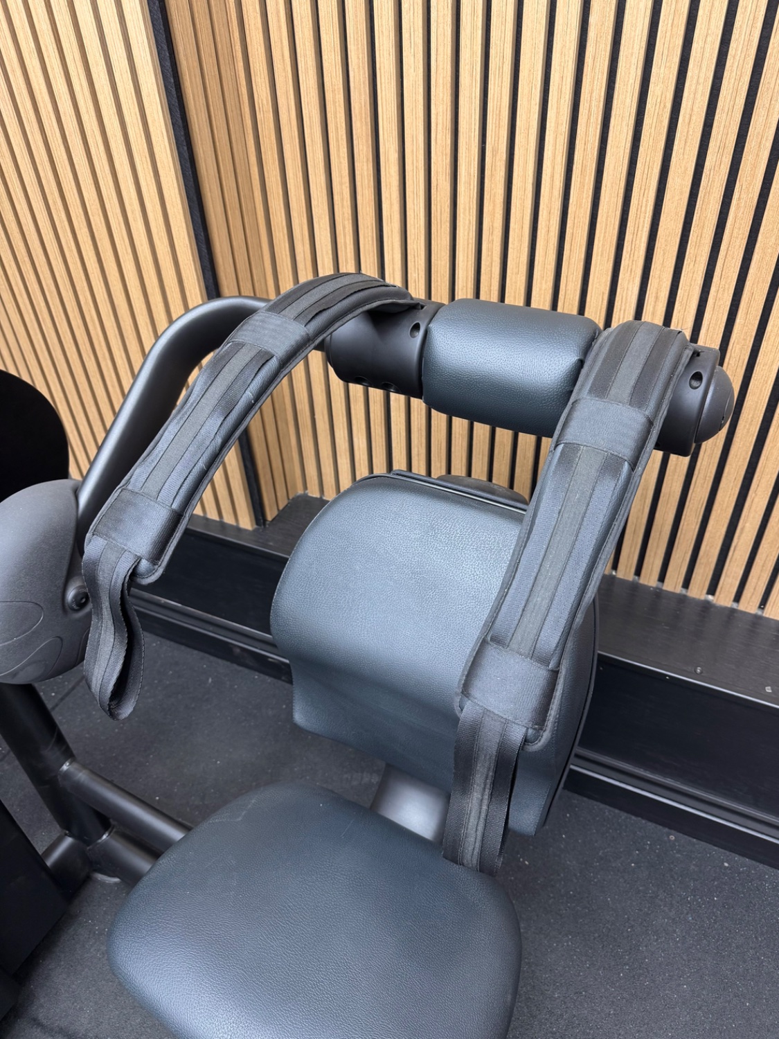 Technogym Selection 900 Abdominal Crunch Unity Mini (MNBP) Meteor Black - Image 4