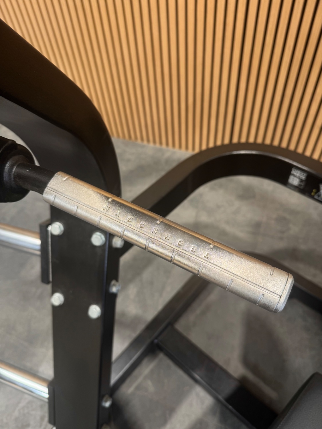 Technogym PURE STRENGTH Chest Press (MG0500) Black/Black - Image 6