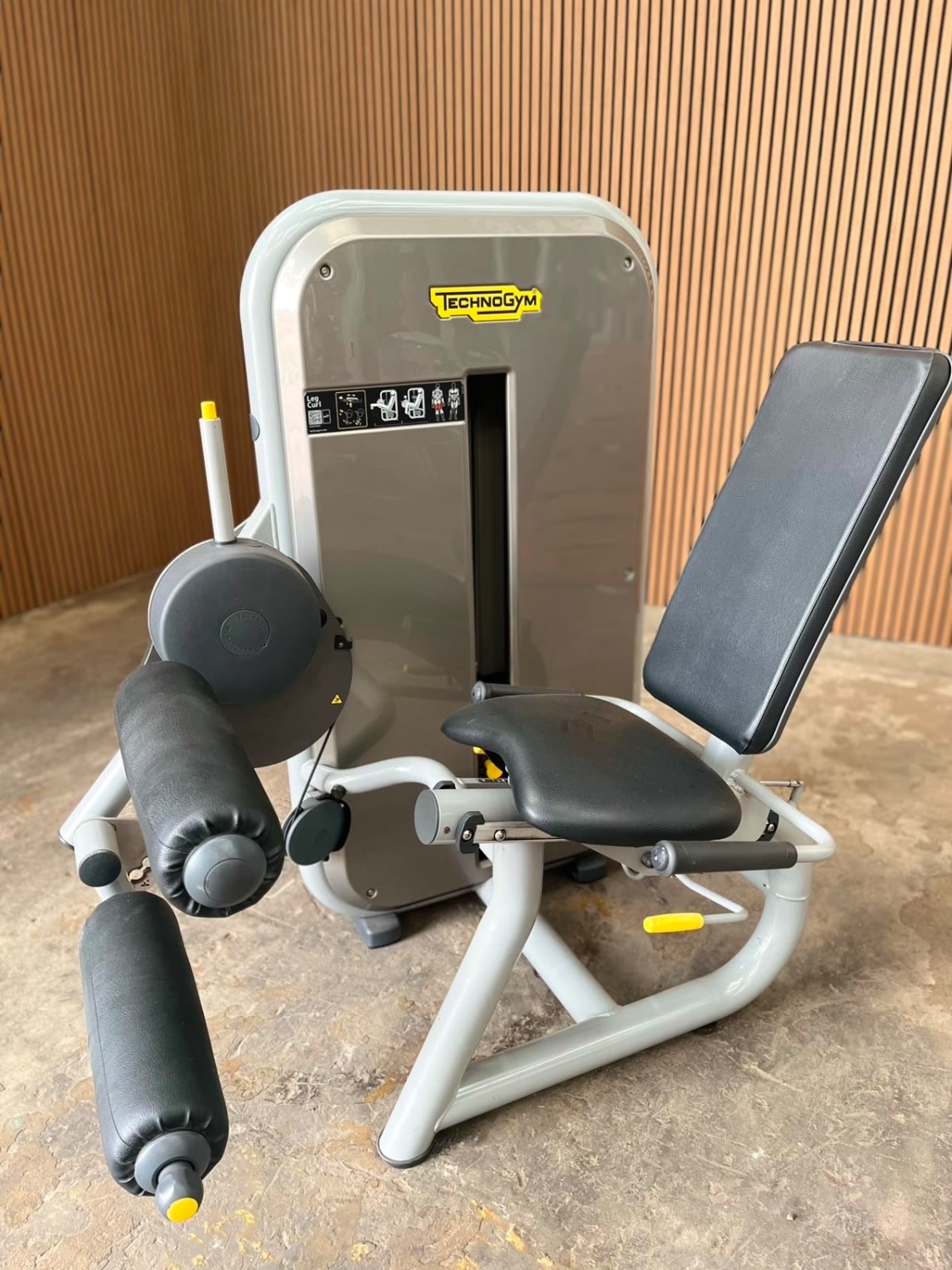 Technogym Element+ IFI Leg Curl (CB35) Silver Grey - Image 5