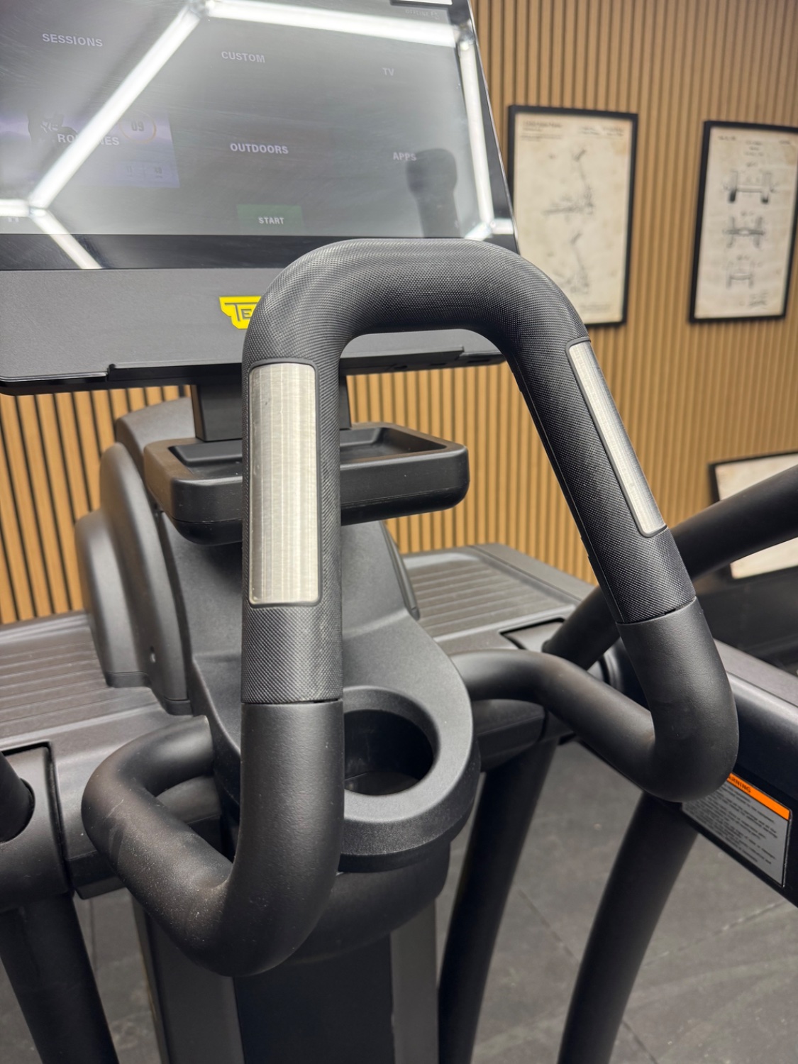 Technogym Excite VARIO LIVE 7000 16" (DFFU3Q4) Diamond Black - Image 5