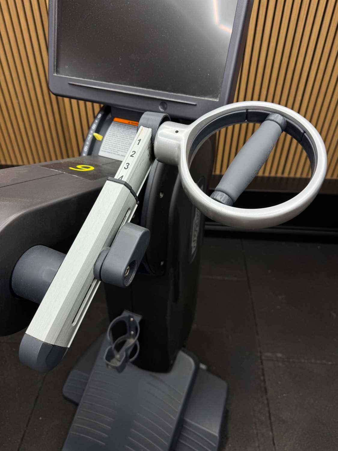 Technogym Excite (DE783B) TOP EXCITE 1000 P TV Cosmo - Image 4