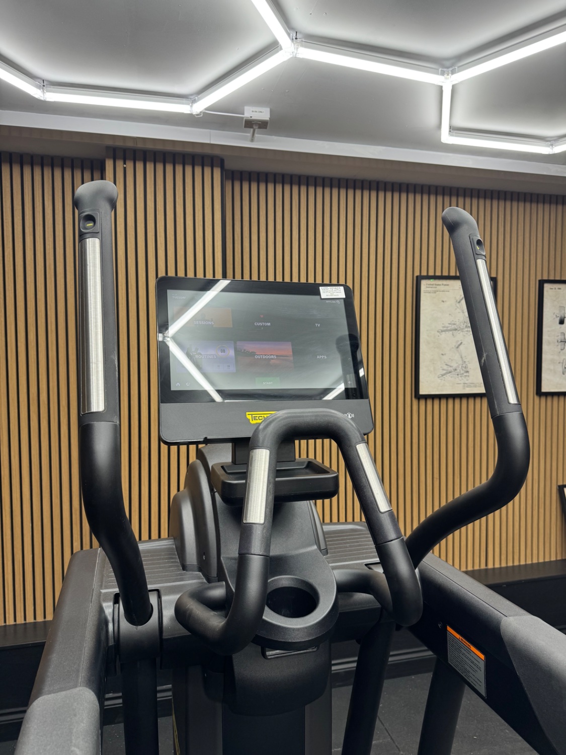 Technogym Excite VARIO LIVE 7000 16" (DFFU3Q4) Diamond Black - Image 6