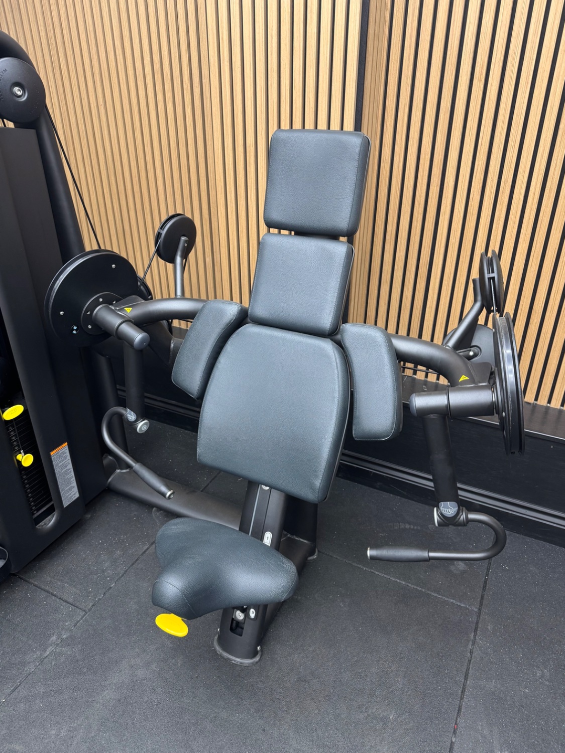 Technogym Selection 900 Arm Curl Unity Mini (MNRP) Meteor Black - Image 3