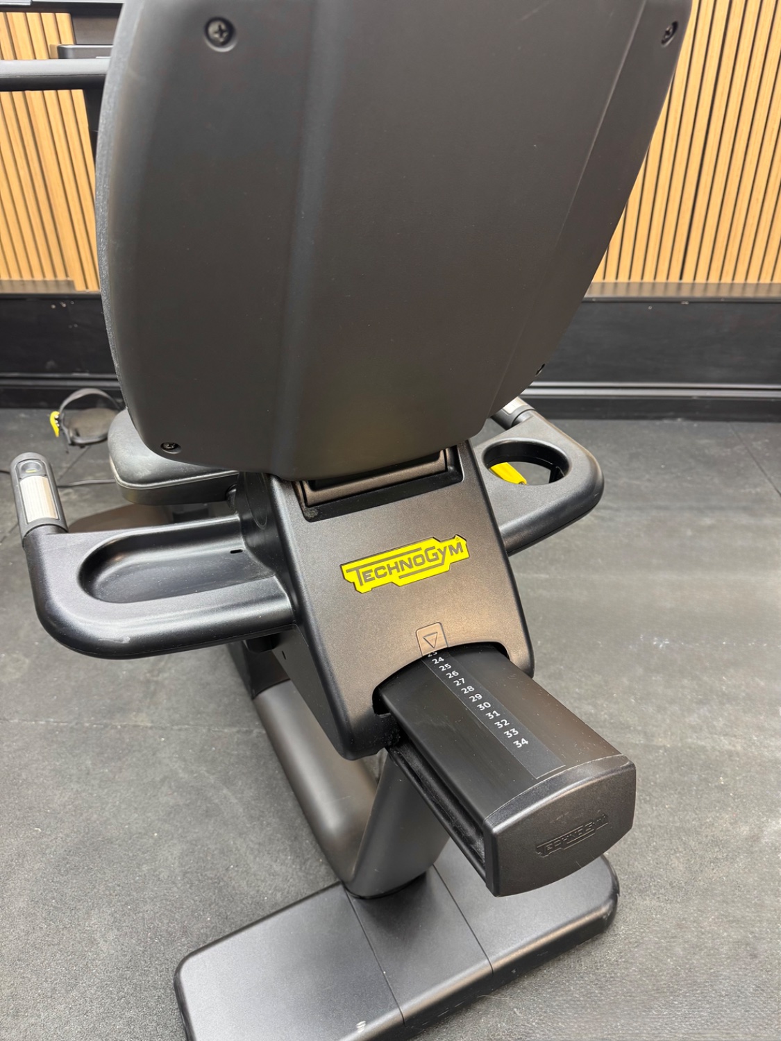 Technogym Excite RECLINE LIVE 7000 16" (DFDU3Q4) Diamond Black - Image 2