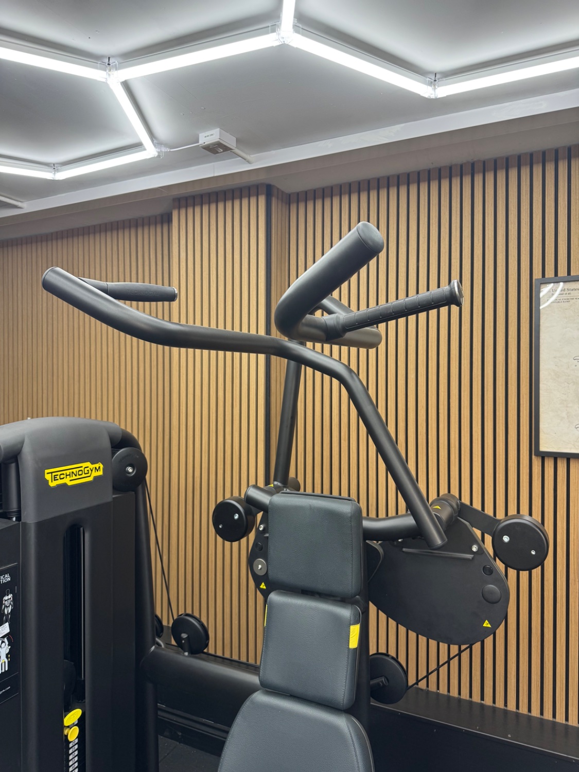 Technogym Selection 900 Vertical Traction Unity Mini (MNGP) Meteor Black - Image 2