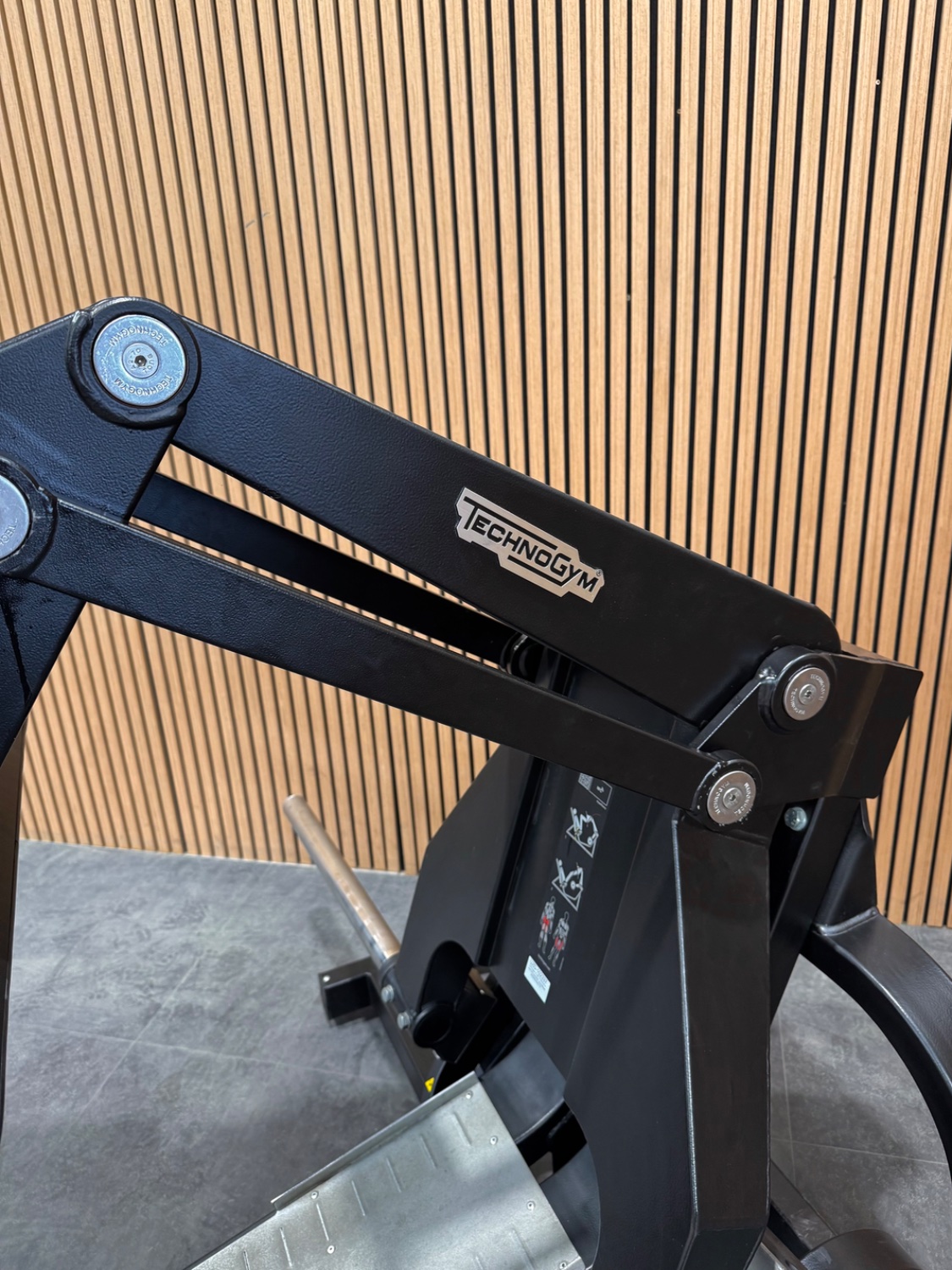 Technogym PURE STRENGTH Leg Press (MG5000) Black/Black - Image 4